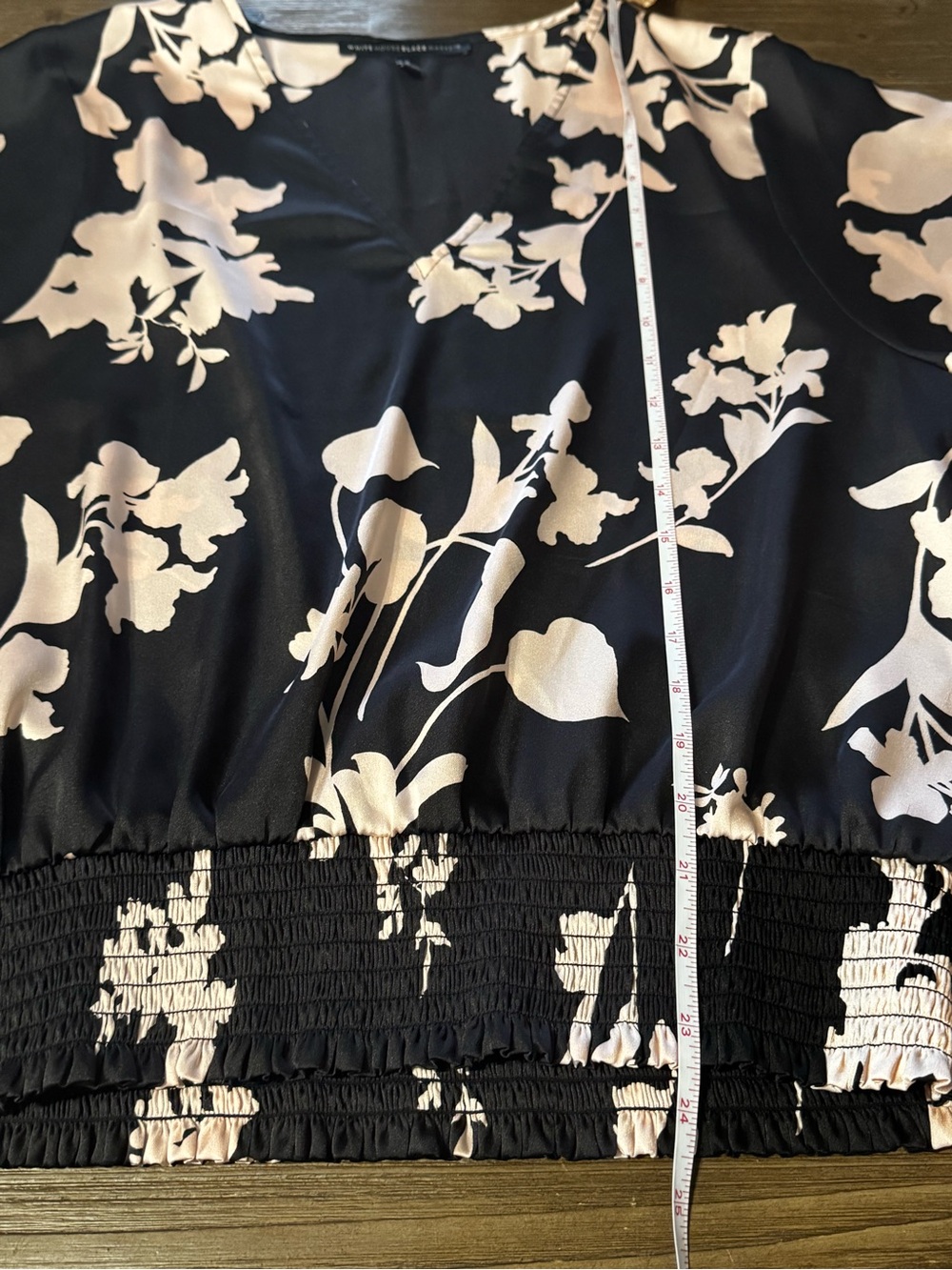 White House Black Market Black Floral V-Neck Blouson Top - Picture 7 of 9